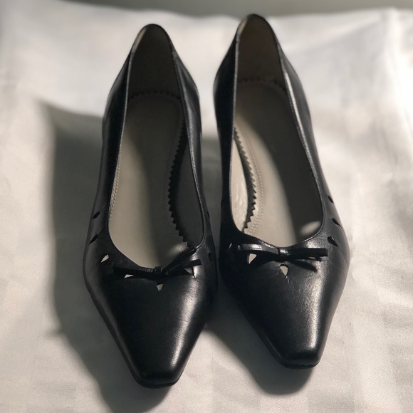 Point toe 2inch heels size 9 - Picture 1 of 3